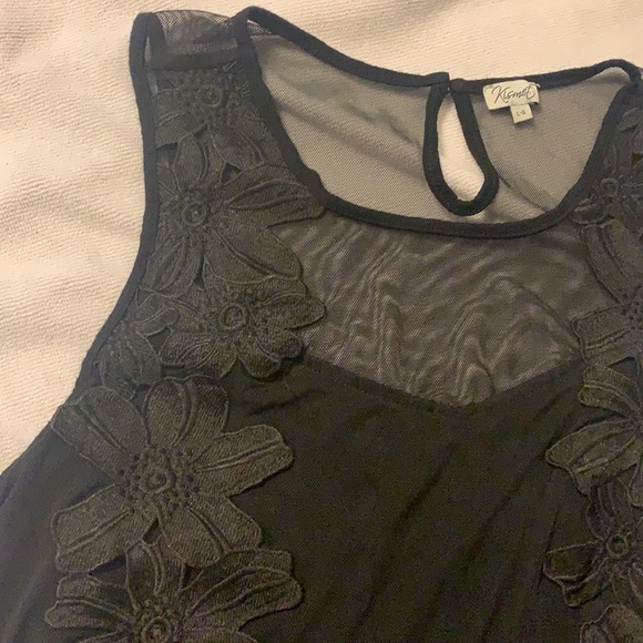 Dressy sleeveless top - Picture 2 of 4